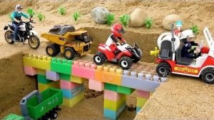 Игрушки для строительных машин Строят мостовые блоки с помощью самосвалов, дорожного катка