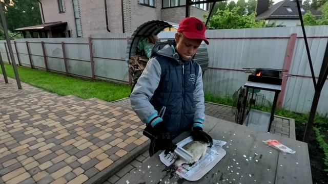 "Нежданный Гость" Стал Ужином: Лещ на Углях!🔥🐟🍽️