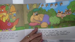 The three little pigs make detectives.