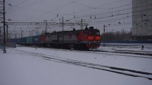 Тепловоз 2ТЭ10М-3074. Отправление с контейнерным поездом.