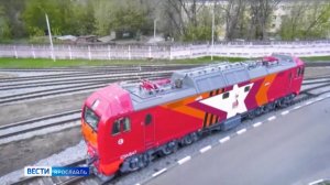 Ярославский ЭРЗ выпустил из ремонта локомотивы в праздничной ливрее. Подробнее на Вести.Ярославль.