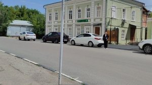 Плачевный вид одной из центральных улиц Ульяновска-Федерации.Хотели как лучше,но пока не получилось