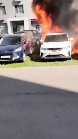 🔥Сразу 8 автомобилей загорелись на Бескудниковском бульваре🔥