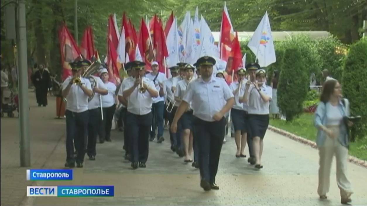 Ставрополь присоединился к масштабному шествию - Всероссийскому параду семей смотреть онлайн