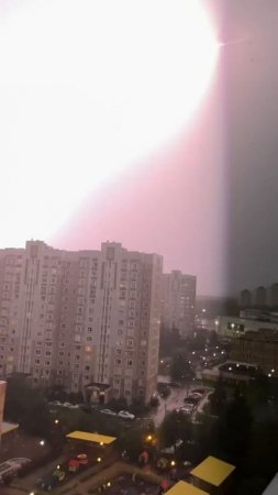 ⛈️Сегодня с 12 часов в Москве ожидаются ливень, гроза, град и ветер до 17 м/с⛈️