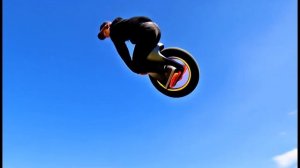 Brainless on the monowheel
