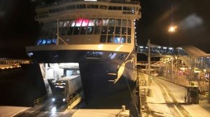 Вот такие машины перевозят на пароме