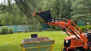 минитрактор Kubota в работе