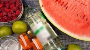 Готовим арбузную сангрию с малиной
Готовим без паники