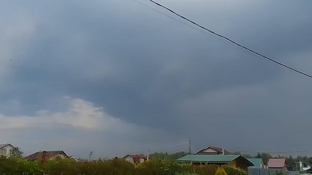 Пролетел Российский вертолёт мимо деревни Малые жеребцы.