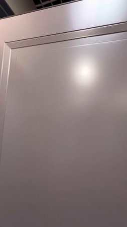 Входная дверь для коттеджа в классическом стиле