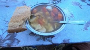 Рыбалка на лесном озере.