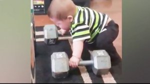 Малыши знакомятся со спортом СМОТРЕТЬ ВИДЕО ПРИКОЛЫ ВИДЕО ПРО ДЕТЕЙ ДЕТСКИЕ ШУТКИ СМЕШНЫЕ ДЕТИ