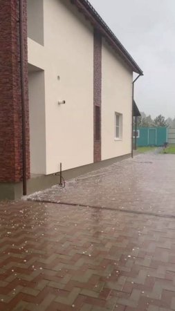 Сильнейший град размером с яйцо и ливень уже бушуют в Подмосковье