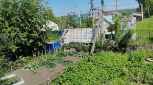 Мусоровоз в деревне, чистая, любимая деревня, уют в деревне