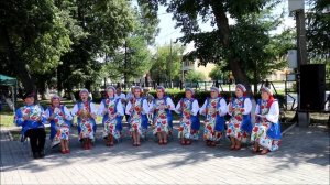 Ансамбль ложкарей "Прялица" из Туринского дома ремесел выступает на Дне города Артемовского.