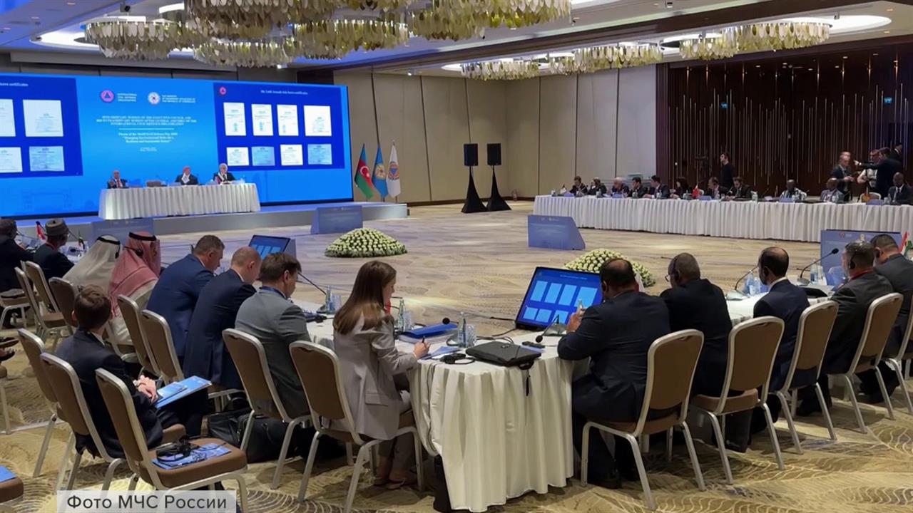 В Баку состоялись переговоры глав МЧС России и Азербайджана