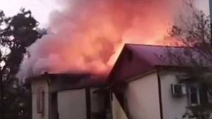В Сочи горели жилые гаражи