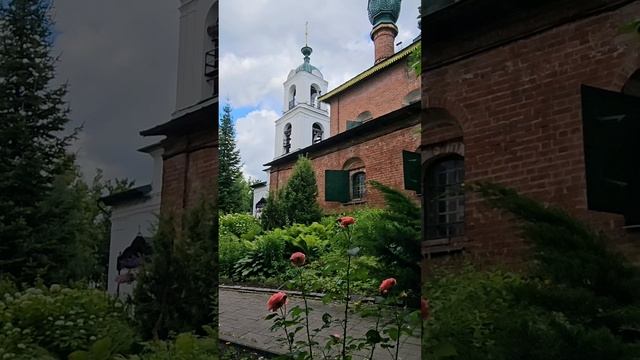 Церковь Благовещения Пресвятой Богородицы и Церковь Вознесения Господня в городе Ярославль Россия
