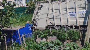 Мусоровоз приехал в нашу деревню и стало чисто, уютная жизнь в деревне