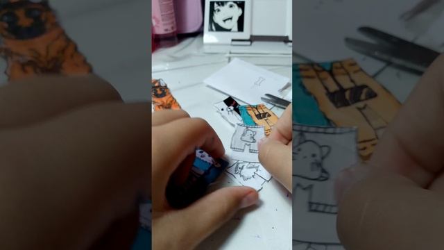 распаковка одежды и подарков внутри