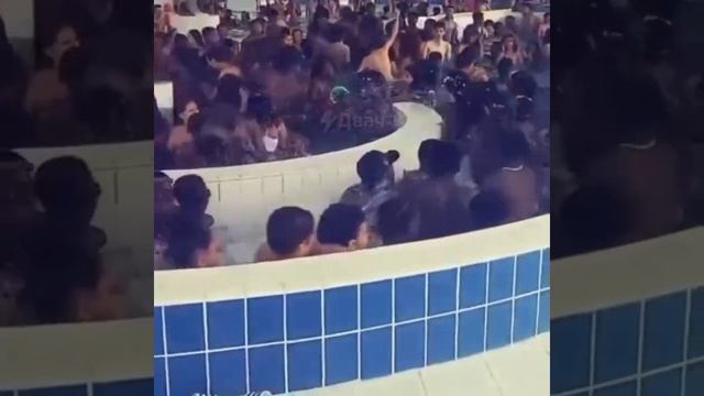 В Швейцарии хотят запретить посещение бассейнов гражданами Франции
