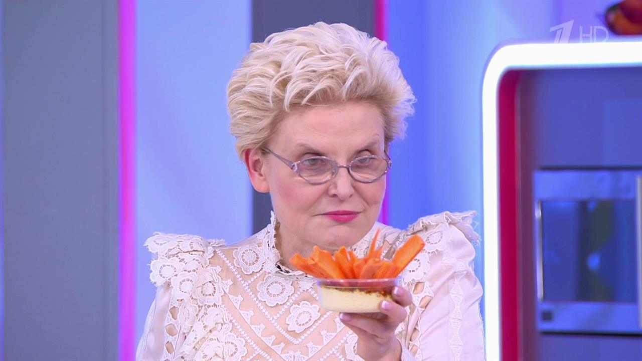 Лучший перекус: врачи "Жить здорово!" о моркови с хумусом и их пользе