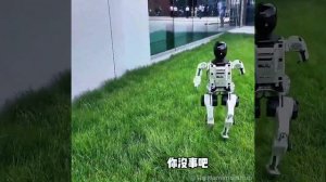 🤖 Демонстрация устойчивости человекоподобного робота от китайского стартапа Noetix