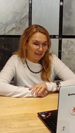 Счастливую женщину мужчина хочет сделать ещё счастливее.