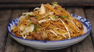 Китайский Chow Mein с курицей и овощами 🍜