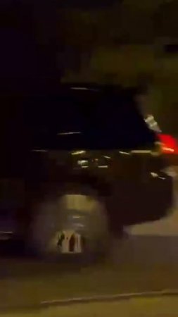 В Нижнем Тагиле трое зумеров на «Lexus 570» вылетели через ограждение и упали в водоём
