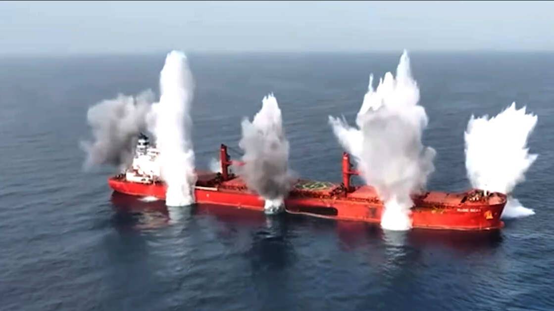 Хуситы потопили сухогруз Magic Seas в Красном море