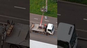 08.07.25. утро в 05:30 ... зарисовка работы на опоре уличного освещения под моим окном