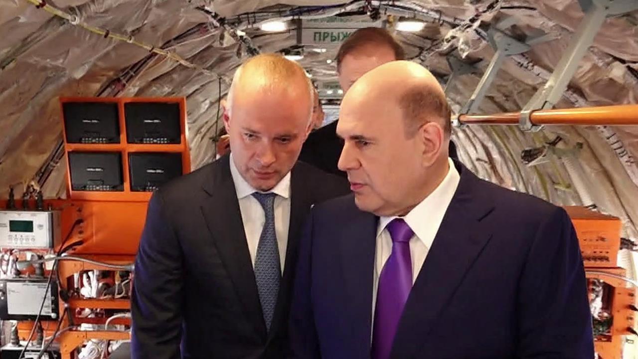 Михаил Мишустин осмотрел ключевые стенды на главной промышленной выставке России "Иннопром"