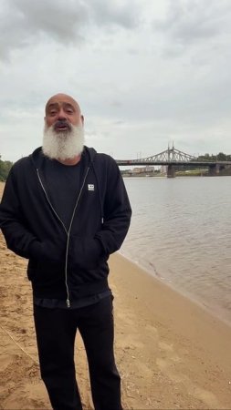 🎭 Русская душа: то поёт, то орёт.