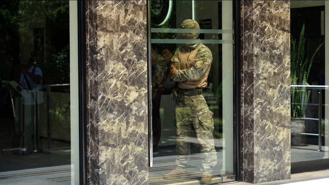 Новая атака Пашиняна: силовики устроили облаву в головном офисе "Электросетей"