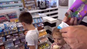 Мистер Макс • Mister Max - ВЛОГ Макс покупает Гироборд брату в подарок