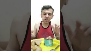 Обжор летний салат из огурцов и помидоров, с рыбными консервами
