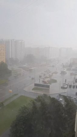 🌧️Обещанный ливень начался в Москве — правда в некоторых районах он почти сразу закончился🌧️