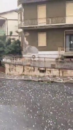 🌨🌊 Масштабные погодные аномалии наблюдались и на юго-западе Италии