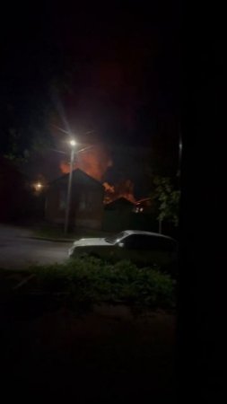Сразу три частных дома сгорели ночью в Нахичевани. Пожар вспыхнул на 7-й линии, 54.