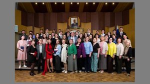 Торжественная церемония вручения дипломов выпускникам