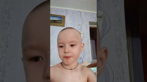 Максим кушает. 👈👈👈👈