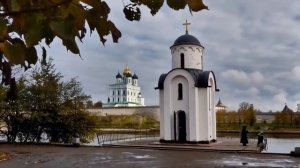 Достопримечательности Пскова: Довмонтов город, река Великая, Мирожский парк, Власьевская башня, Пско