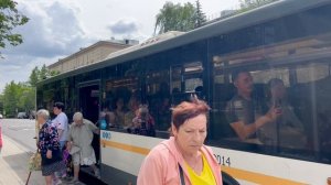 Автобус ЛиАЗ-5292.65-03 следует по маршруту 305 ”Площадь Святителя Николая - м. Люблино”