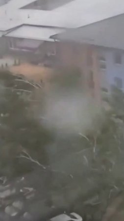 💨 Штормовой ветер с проливным дождём обрушился на восток Словакии