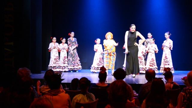 Rumba con abanicos. Группа F1