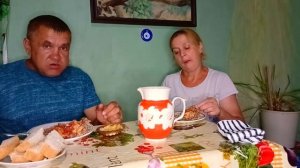 Жизнь в деревне. Заманила на ужин