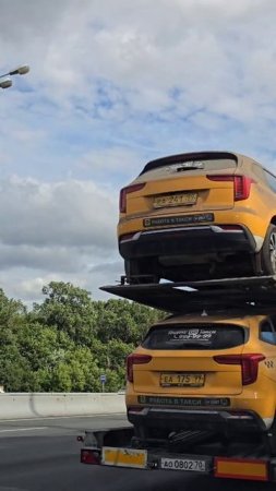 Таксисты переходят на отечественный автопром или просто все разбежались из такси? 😁 Столица | Денис