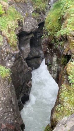 Водопад «Чертова мельница» в ущелье Гондарай КЧР